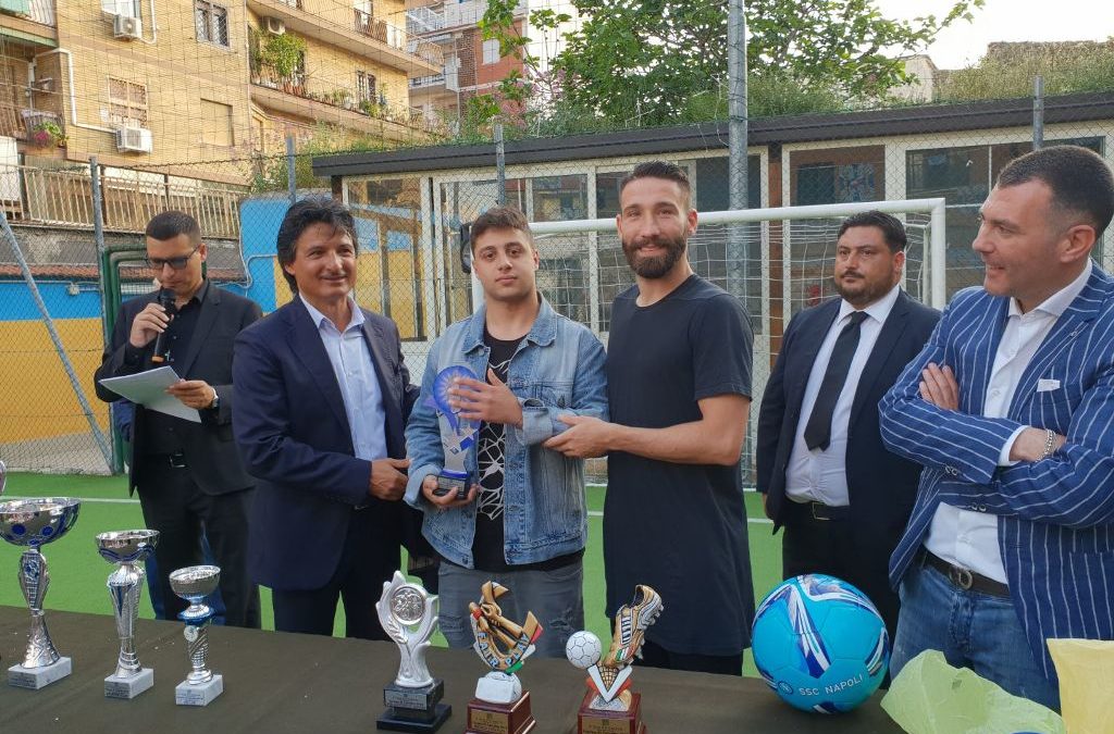 Un torneo di calcio per sconfiggere le baby gang, i vincitori premiati da Tonelli